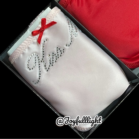 VS DREAM ANGELS 3-Pack Festive V-String Panties - Picture 1 of 13